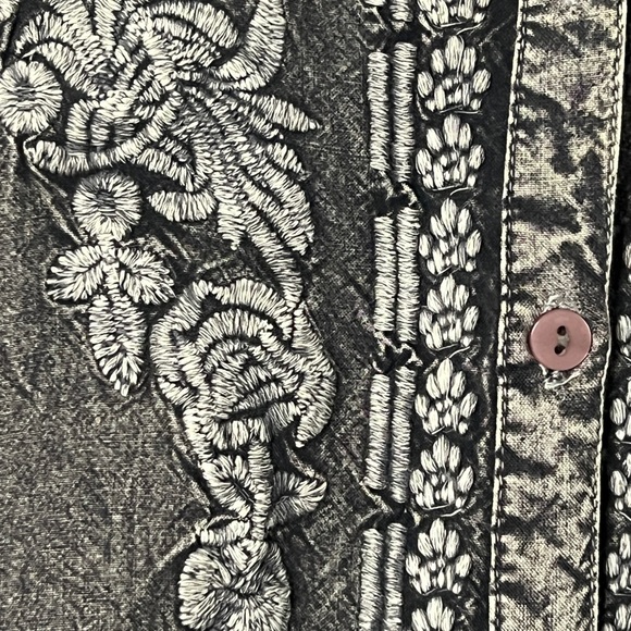 NWT Chic Connection Embroidered Acid wash button up tunic blouse Size L - Picture 6 of 13